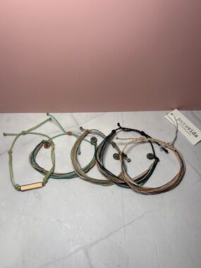 💚 Set of Five Pura Vida Bracelets